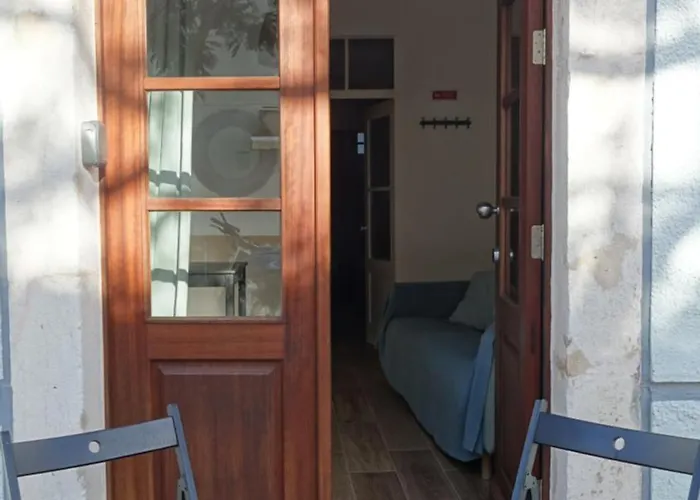 Uva - Cosy Historic City Center Apartment
